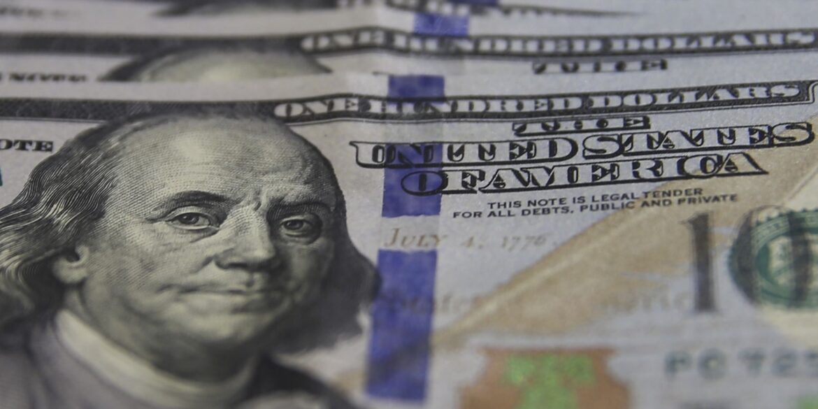 dolar-sobe-para-r$-5,40-em-dia-de-correcao-no-mercado