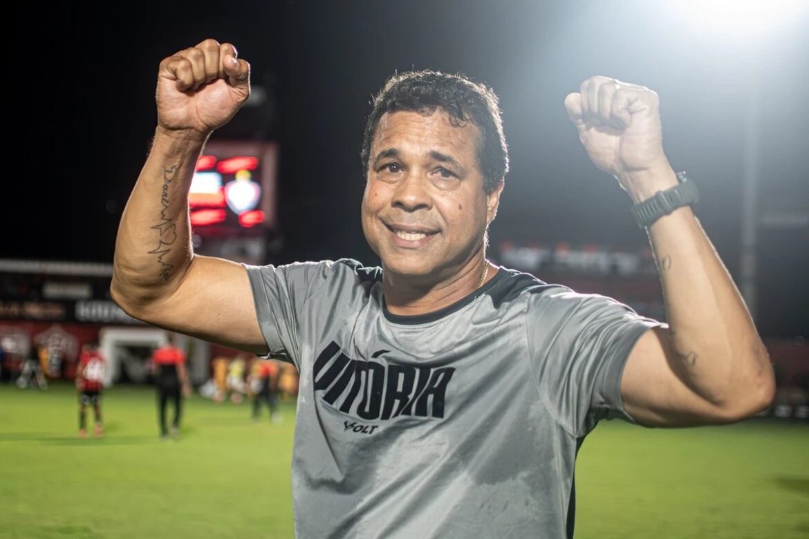 vitoria-anuncia-efetivacao-de-rodrigo-chagas-como-tecnico-da-equipe