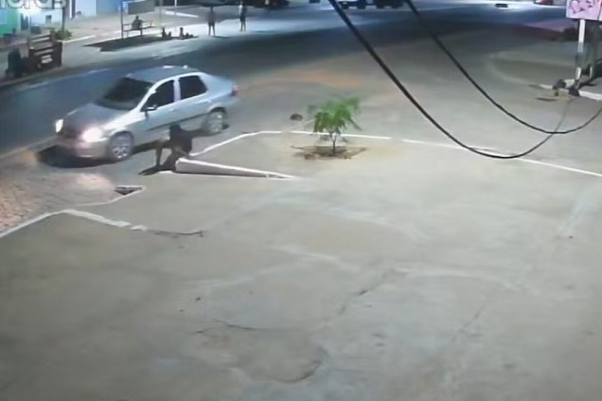 video:-homem-e-preso-suspeito-de-atropelar-pedestre-de-proposito-apos-desentendimento-no-oeste-da-bahia