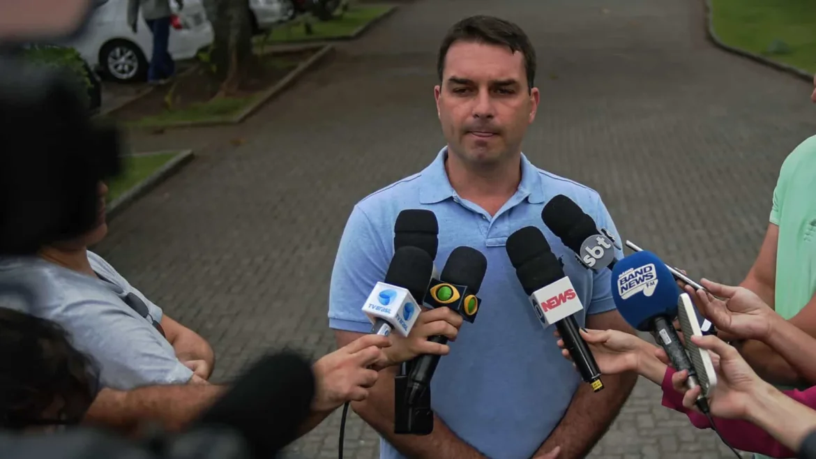 flavio-bolsonaro-diz-que-stf-'entregara-cabeca-de-moraes-na-bandeja'