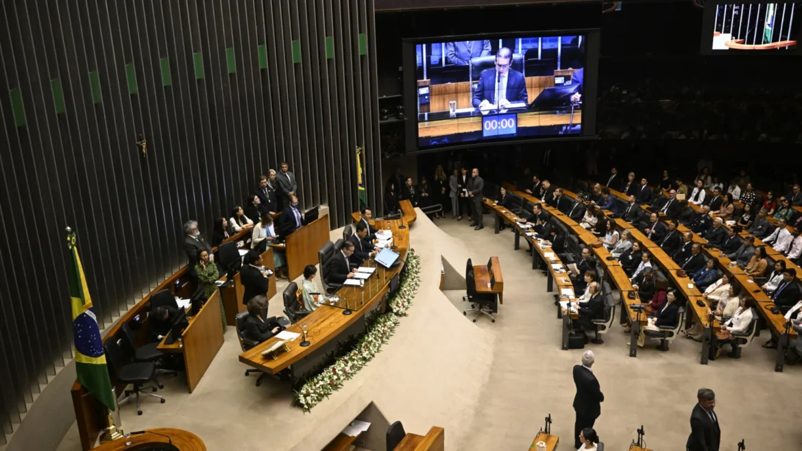 camara-quer-retomar-voto-secreto,-que-ja-serviu-para-salvar-deputado-condenado-e-preso