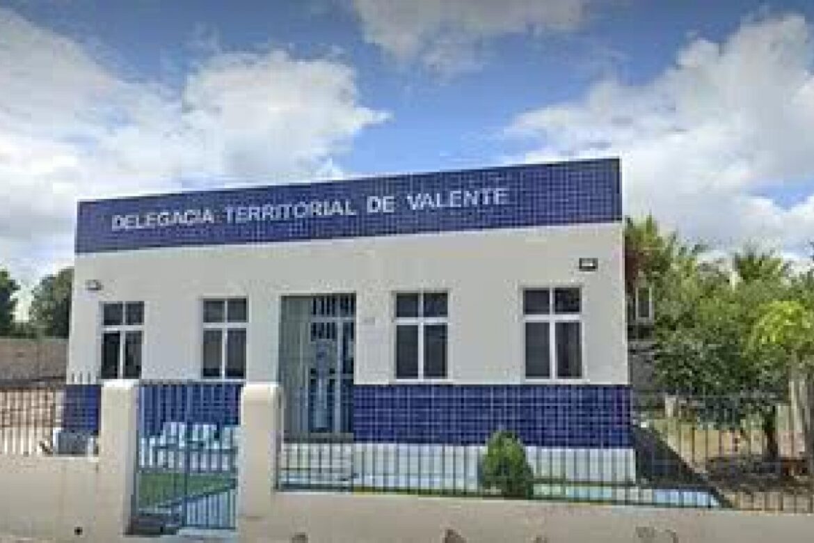 mulher-condenada-por-matar-vizinha-em-discussao-por-volume-de-som-se-entrega-a-policia-na-bahia