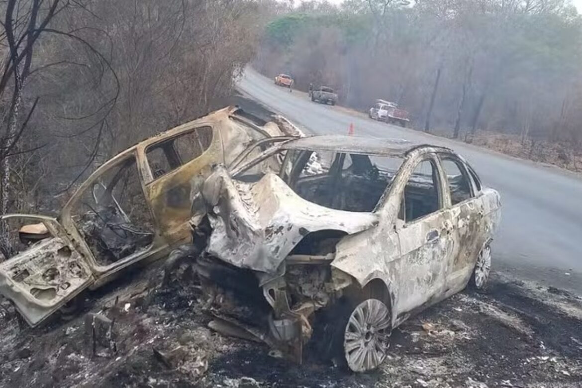 batida-entre-dois-carros-deixa-cinco-feridos-em-rodovia-no-oeste-da-bahia;-veiculos-pegaram-fogo