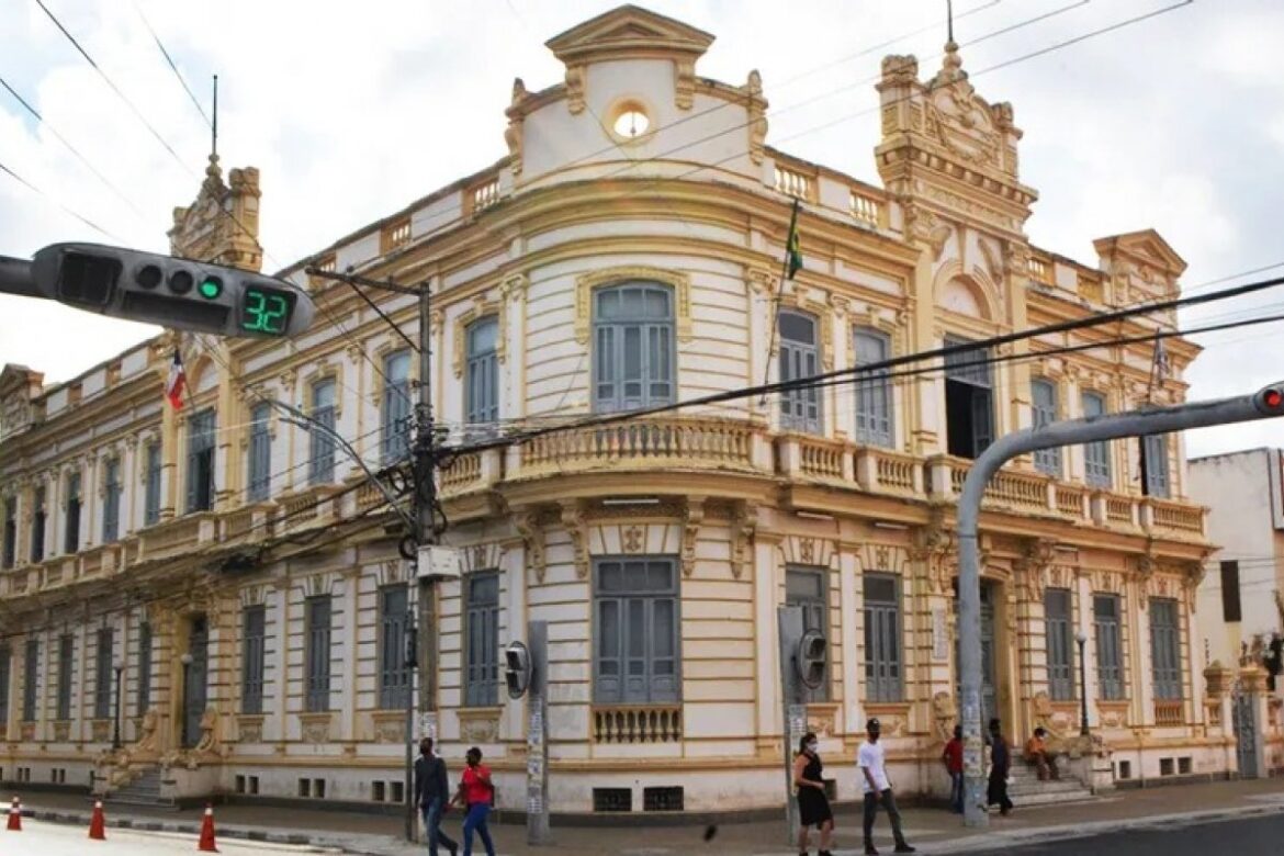 prefeitura-de-feira-de-santana-expoe-nomes-de-pessoas-com-hiv-em-lista-ao-suspender-passe-livre