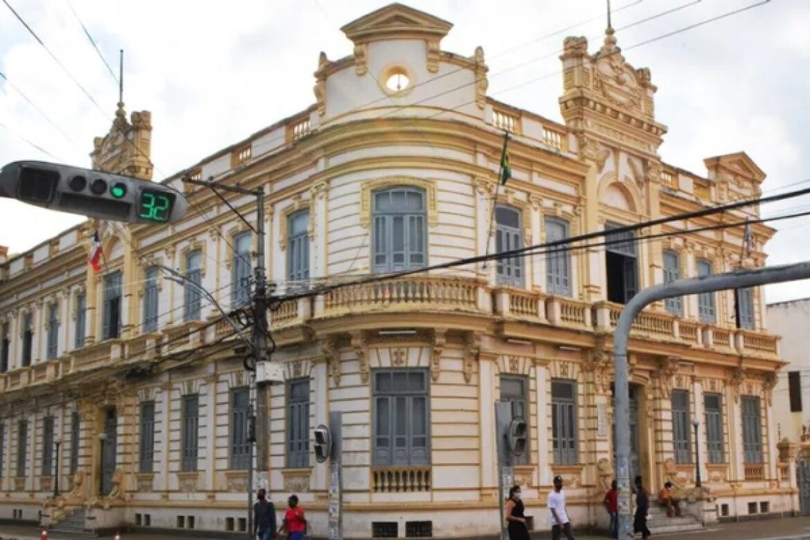 apos-repercussao-negativa-por-divulgacao-de-nomes-de-pessoas-com-hiv,-prefeitura-de-feira-de-santana-lamenta-e-diz-que-houve-'falha-do-sistema'