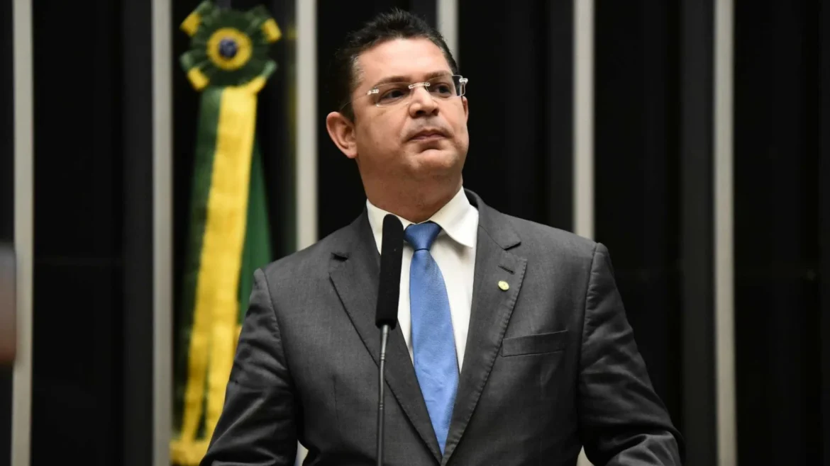 lider-do-pl-na-camara-admite-mudanca-de-cenario-para-anistia-com-com-novas-sancoes-dos-eua