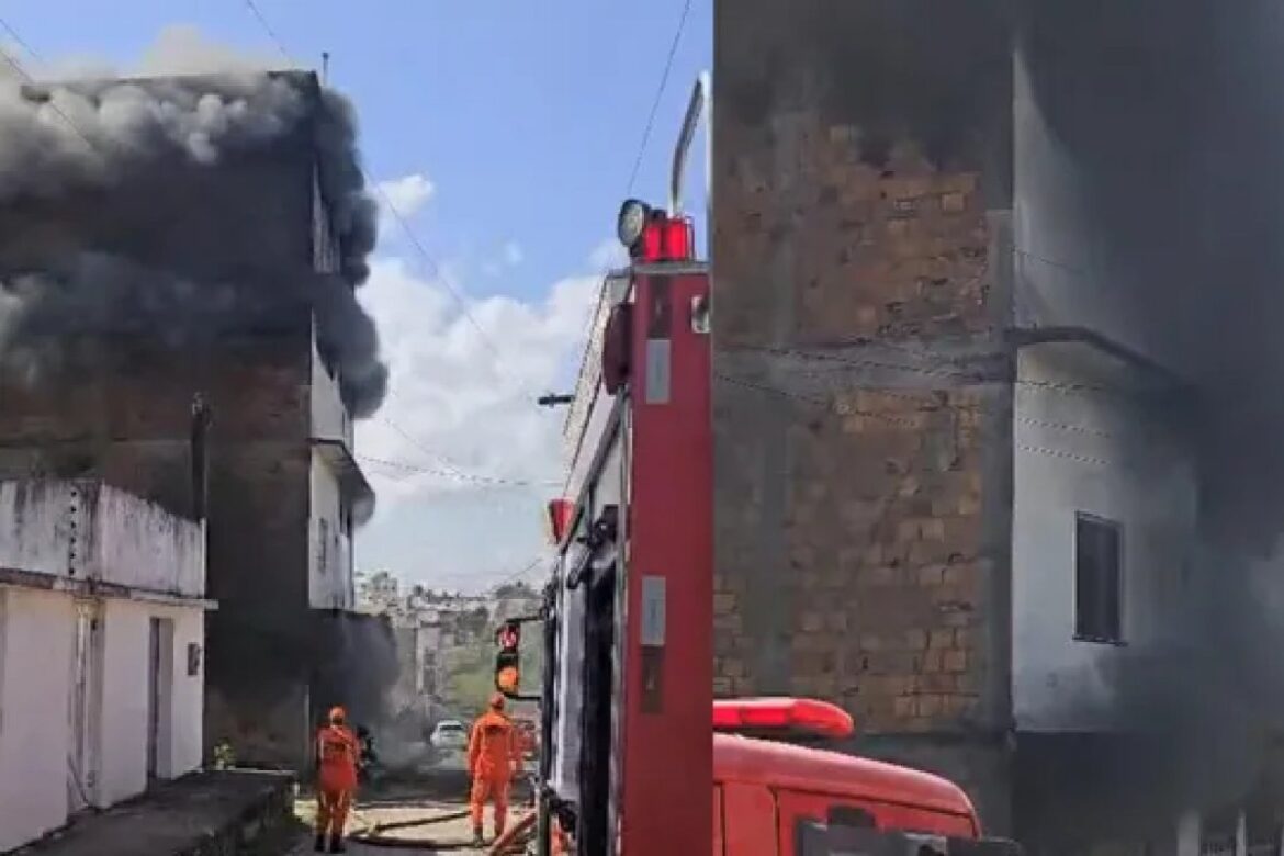 incendio-atinge-predio-que-desaba-em-santo-antonio-de-jesus