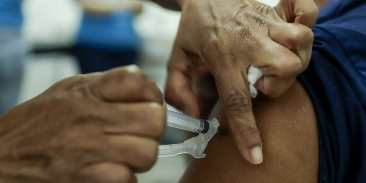 governo-lanca-campanha-para-vacinar-criancas-e-jovens-ate-15-anos