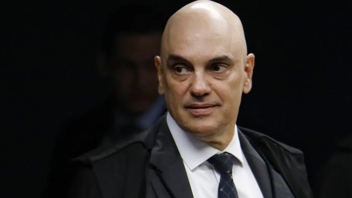 alexandre-de-moraes-vai-a-show-de-alcione-em-brasilia-e-e-ovacionado-aos-gritos-de-'sem-anistia'