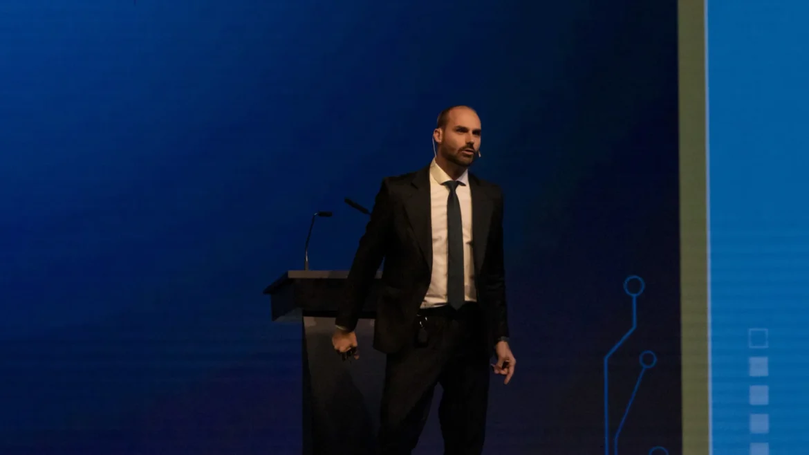 motta-barra-eduardo-bolsonaro-como-lider-da-minoria-e-abre-espaco-para-cassacao-por-faltas