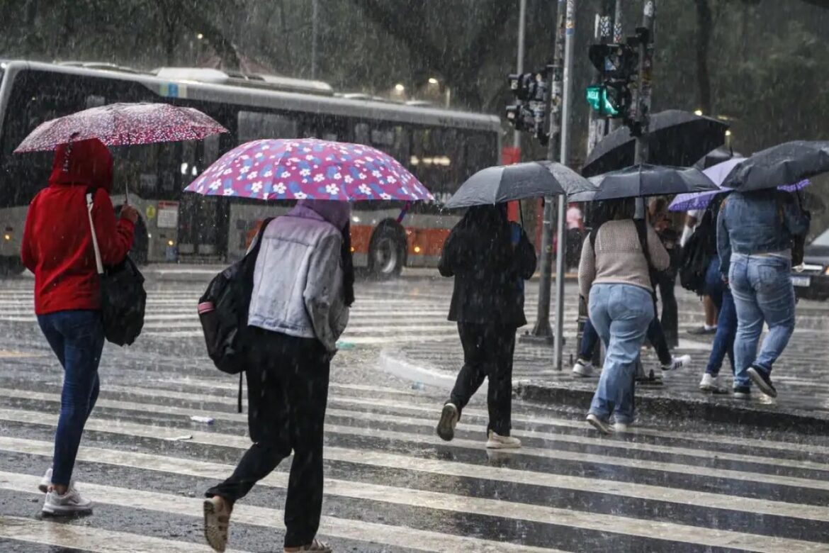 inmet-emite-alerta-de-perigo-para-chuvas-intensas-em-27-municipios-baianos;-veja-quais