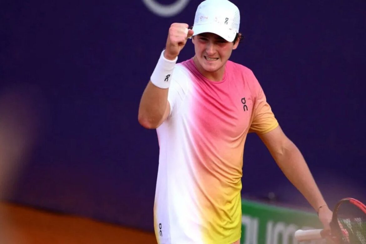 joao-fonseca-supera-atual-campeao-do-atp-500-da-basileia-e-avanca-em-torneio