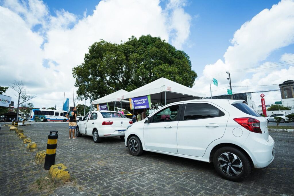 Drive Thru Foi Novidade no dia D de Vacinação