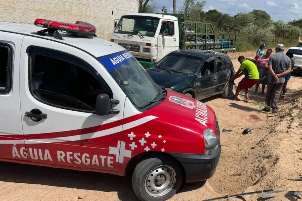 idoso-e-arremessado-apos-carro-que-conduzia-capotar-no-interior-da-bahia