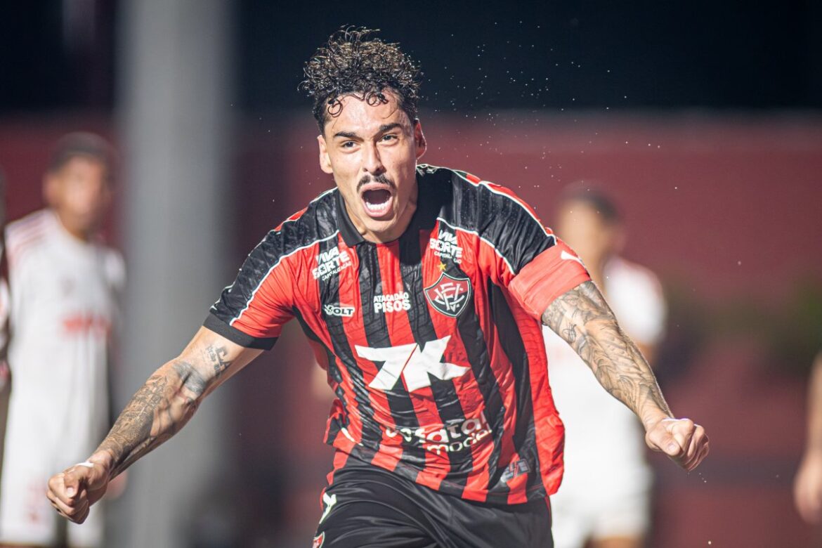 video:-vitoria-vence-internacional-e-“dorme”-fora-da-zona-de-rebaixamento