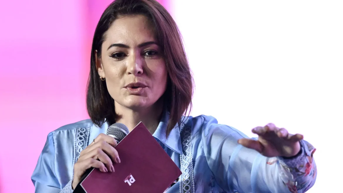 michelle-bolsonaro-critica-apoio-a-ciro-gomes,-contraria-aliados-e-expoe-racha-na-direita-do-ceara