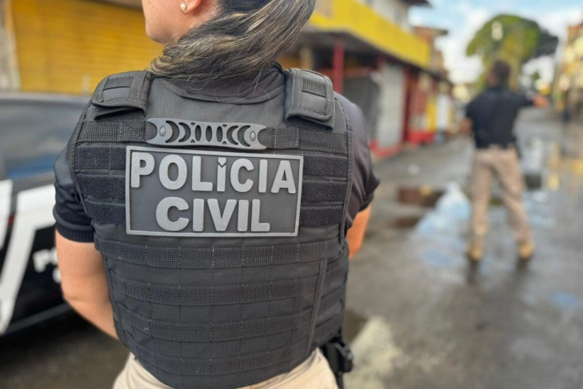 homem-e-preso-com-porte-ilegal-de-armas-e-municoes-em-feira-de-santana