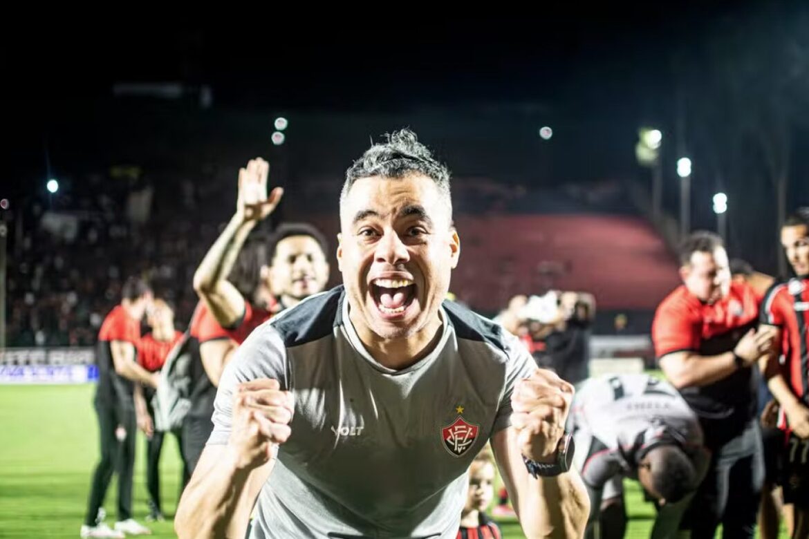 vitoria-anuncia-renovacao-de-contrato-com-jair-ventura-para-nova-temporada