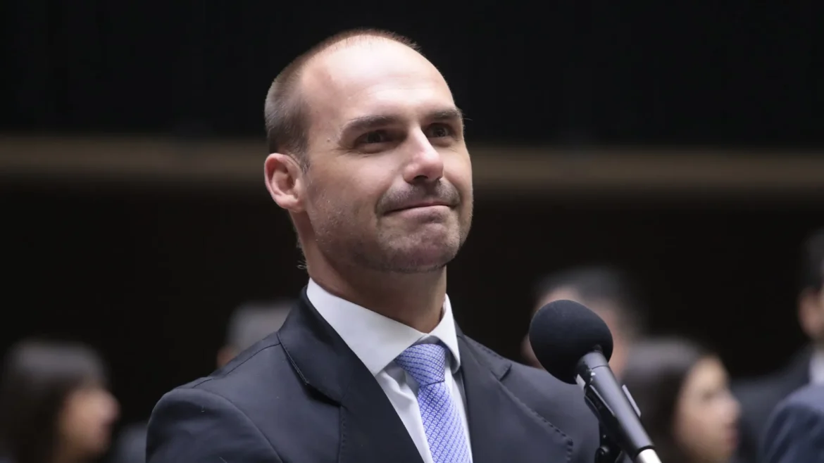 eduardo-bolsonaro-critica-motta-e-paulinho-da-forca:-'bonecas-de-moraes'