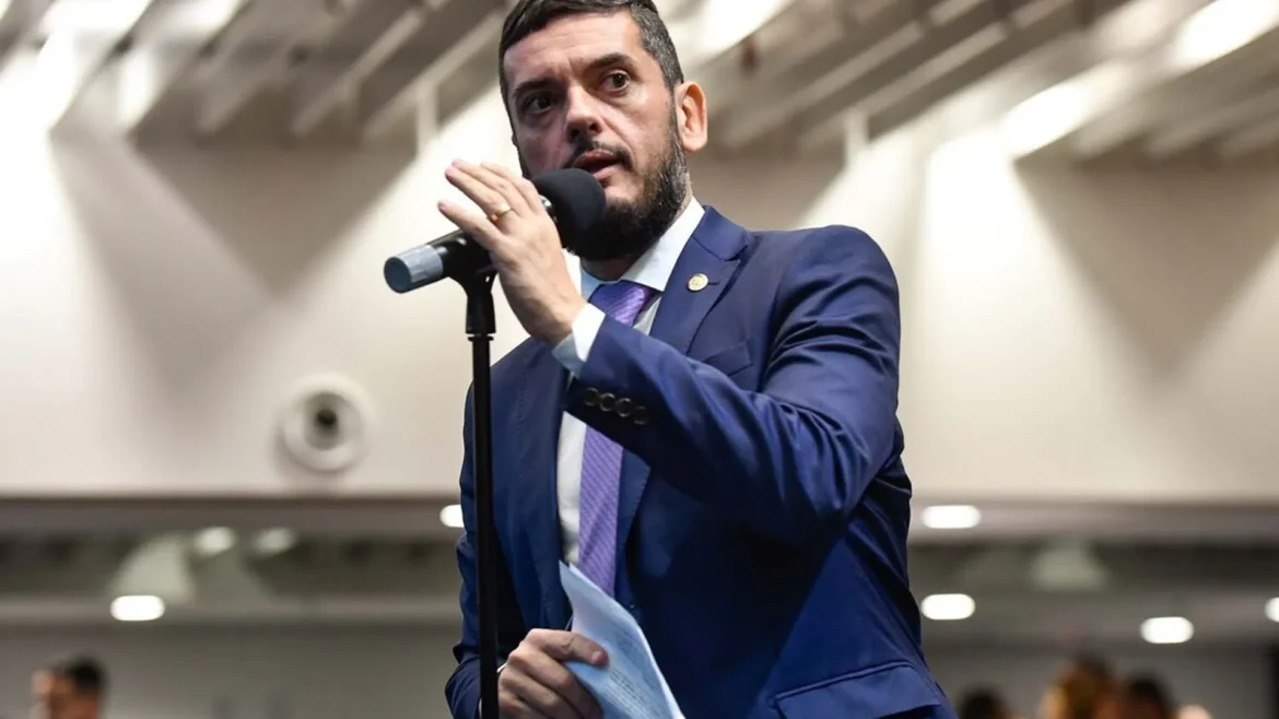 'te-amo'-e-'voce-eu-levo-pro-caixao':-veja-dialogos-de-bacellar-e-macario