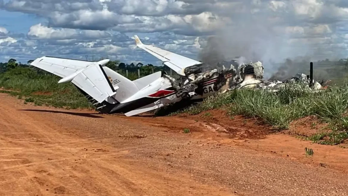 aviao-com-deputado-e-vereador-faz-pouso-forcado-e-pega-fogo