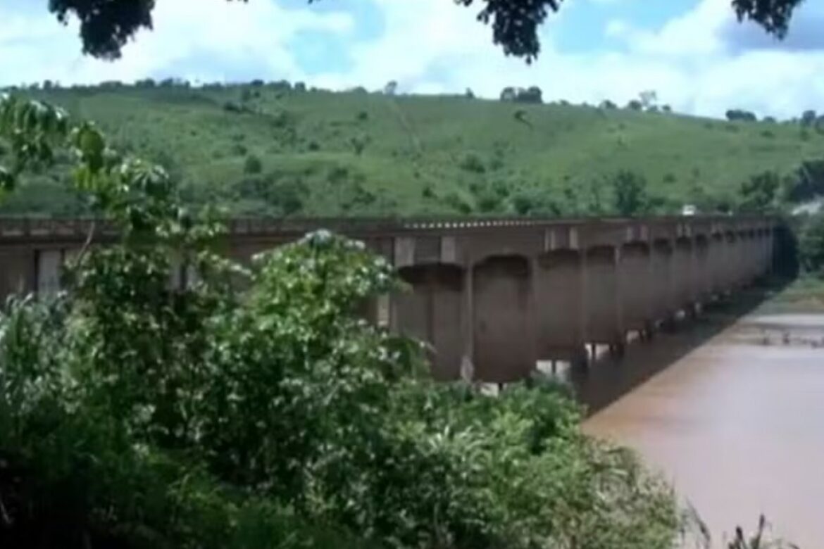 onibus-e-veiculos-pesados-voltam-a-ser-liberados-na-ponte-sobre-o-rio-jequitinhonha