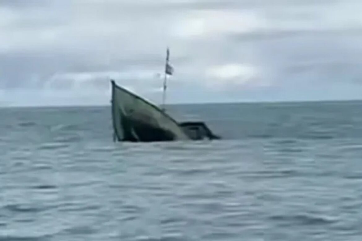 pescadores-sao-resgatados-apos-mais-de-24-horas-a-deriva-no-litoral-de-prado