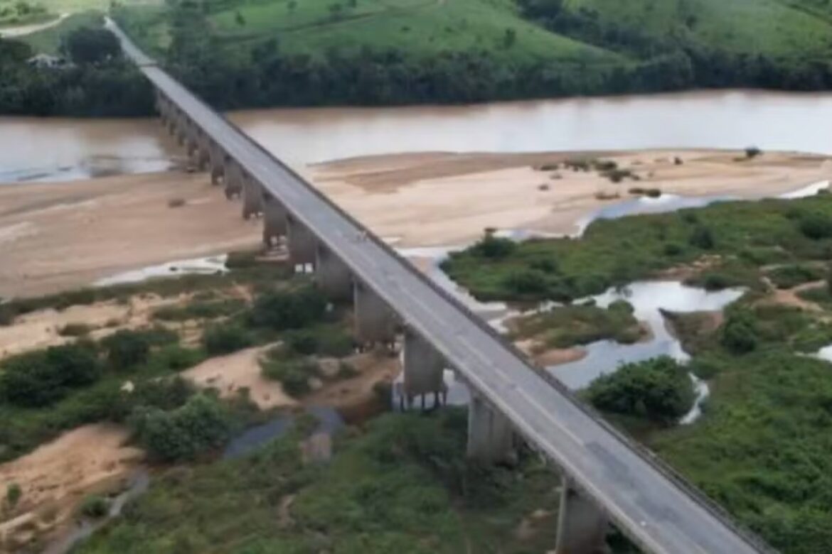 dnit-volta-a-restringir-passagem-pela-ponte-sobre-o-rio-jequitinhonha