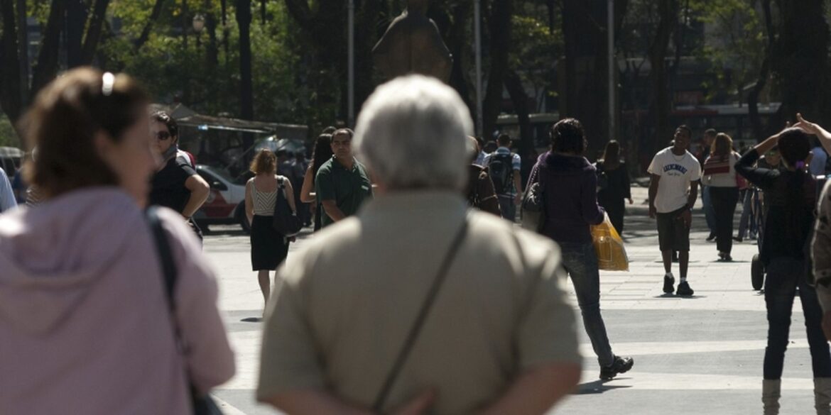 cerca-de-300-mil-idosos-brasileiros-tem-algum-grau-de-tea,-diz-estudo