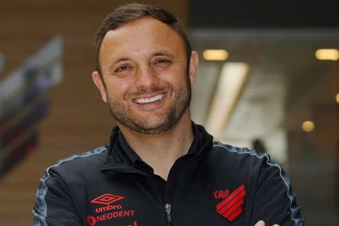 vitoria-deve-contratar-andre-mazzuco-como-executivo-de-futebol,-afirma-jornalista