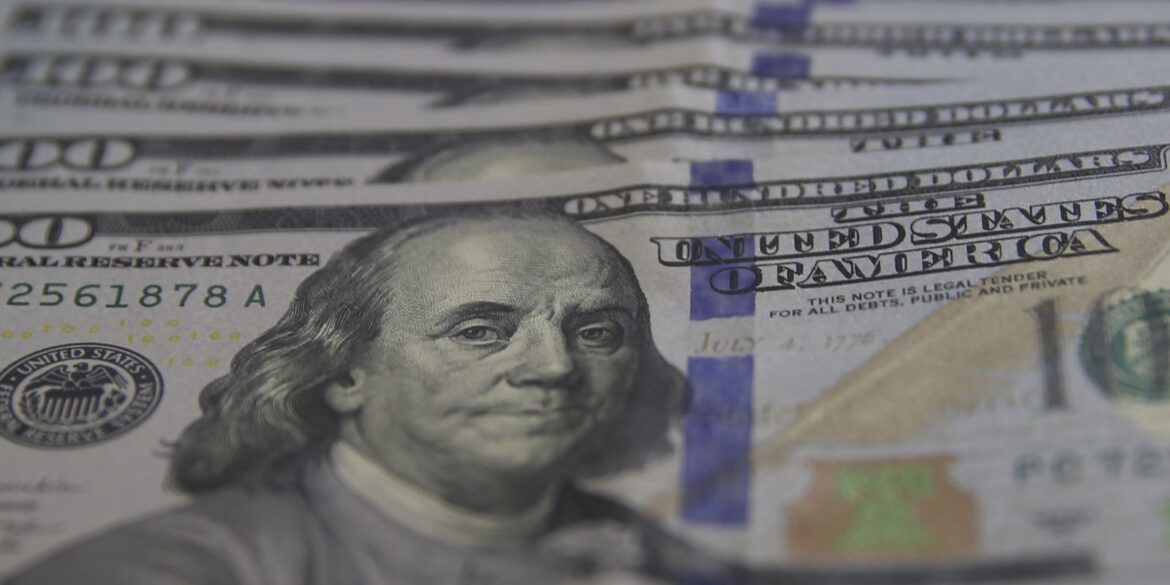dolar-cai-para-r$-5,40-apos-invasao-a-venezuela