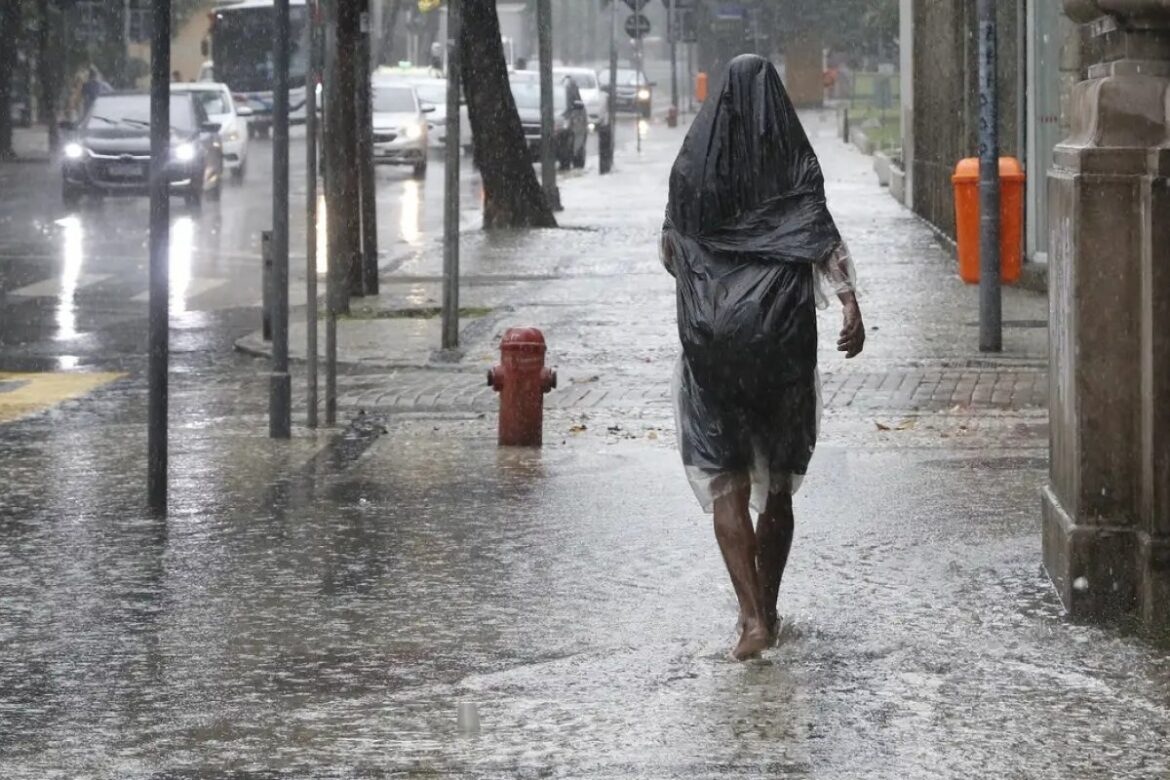 inmet-emite-alerta-para-tempestade-e-chuvas-intensas-em-mais-de-30-cidades-baianas