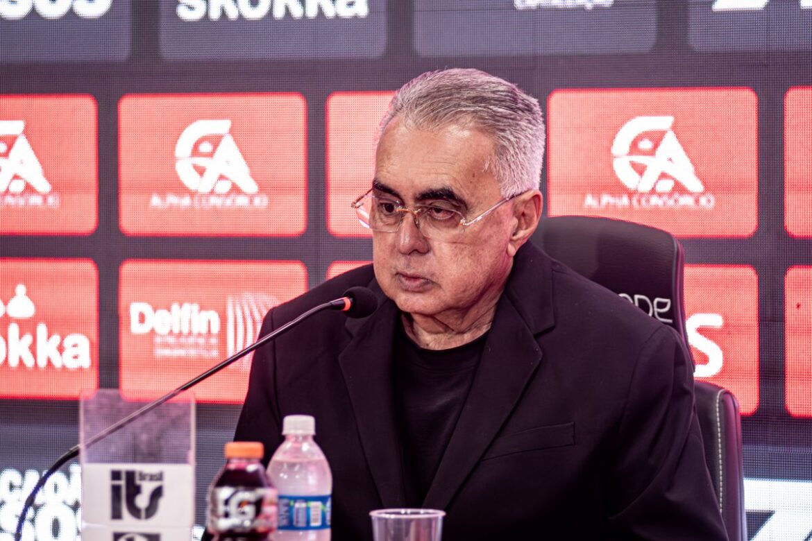 apresentado,-novo-diretor-de-futebol-espera-ano-'tranquilo'-do-vitoria-e-promete-reforcos