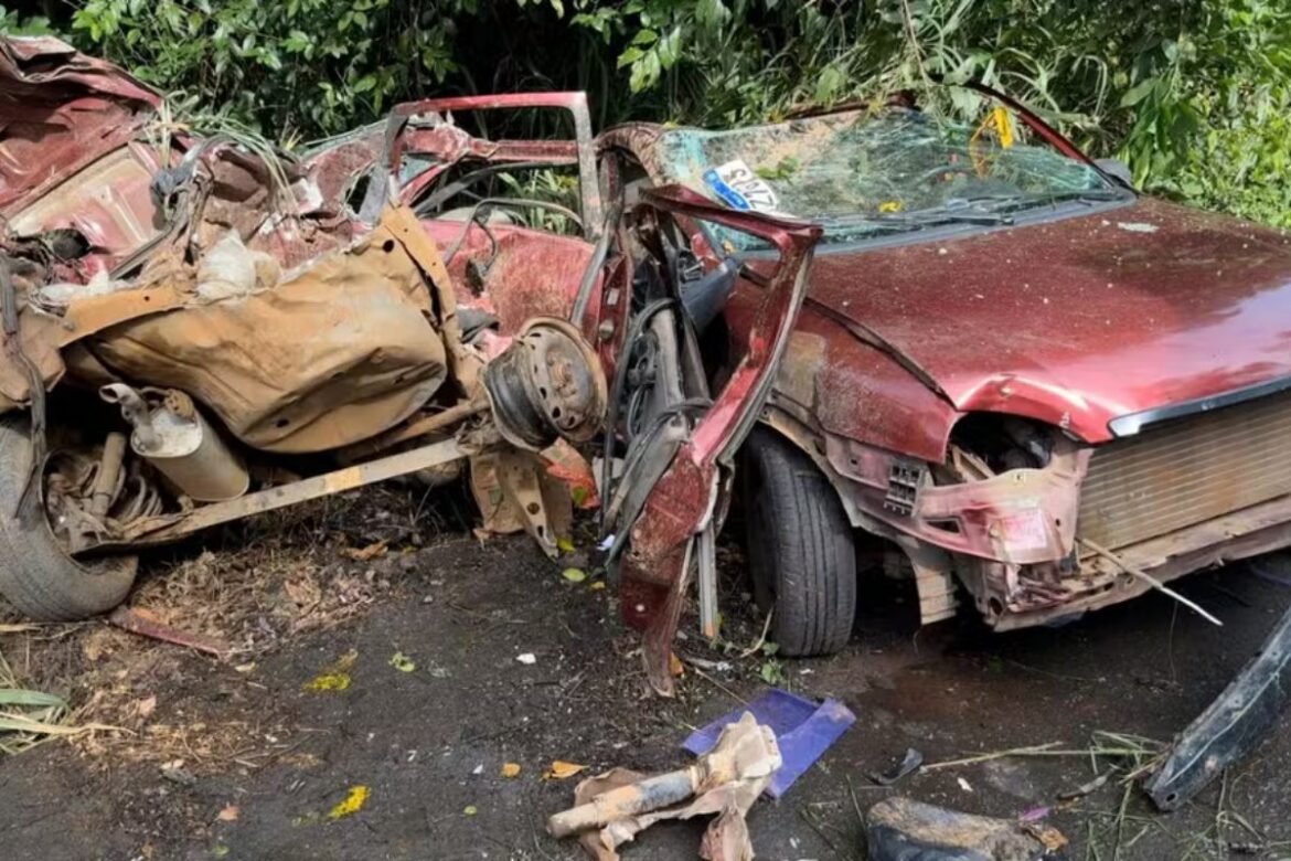 tres-pessoas-morrem-em-acidente-de-transito-com-carro-forte-na-br-101