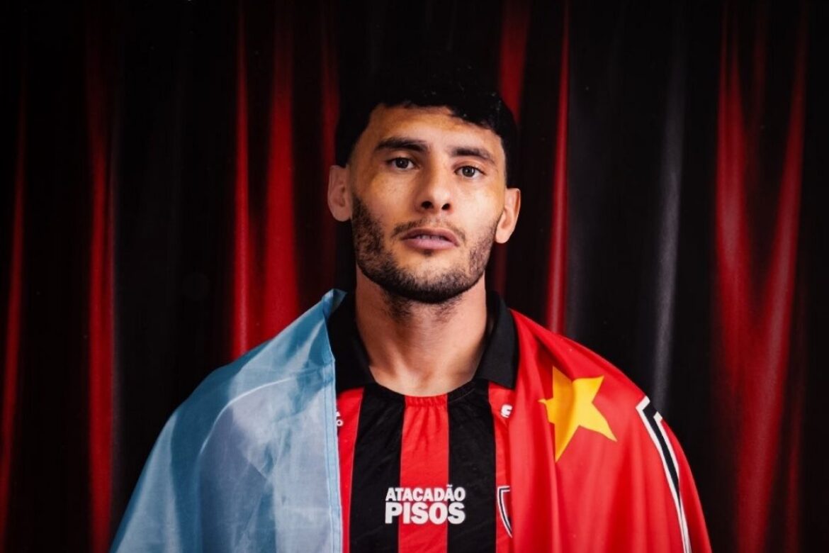 vitoria-anuncia-a-contratacao-do-meia-argentino-emmanuel-martinez