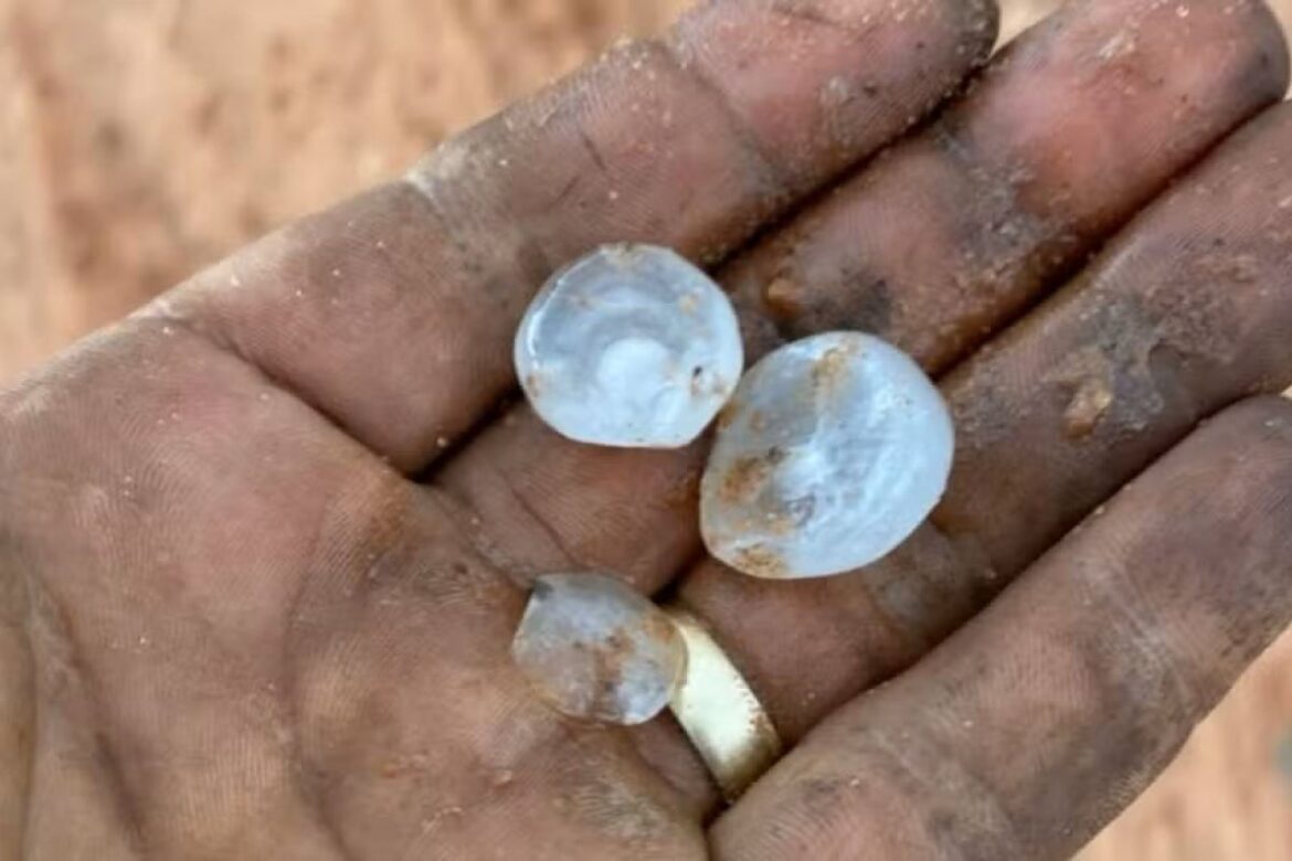 chuva-de-granizo-atinge-a-cidade-de-luis-eduardo-magalhaes,-na-bahia
