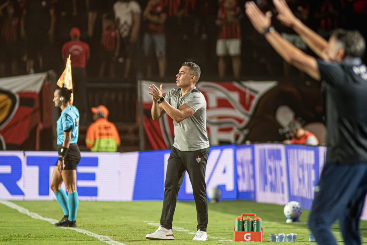 jair-ventura-destaca-forca-do-elenco-apos-vitoria-na-estreia-da-serie-a