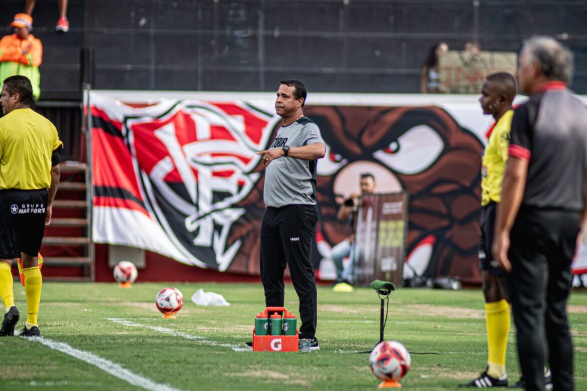 vitoria-visita-o-barcelona-de-ilheus-pensando-em-voltar-para-g-4-do-baiano