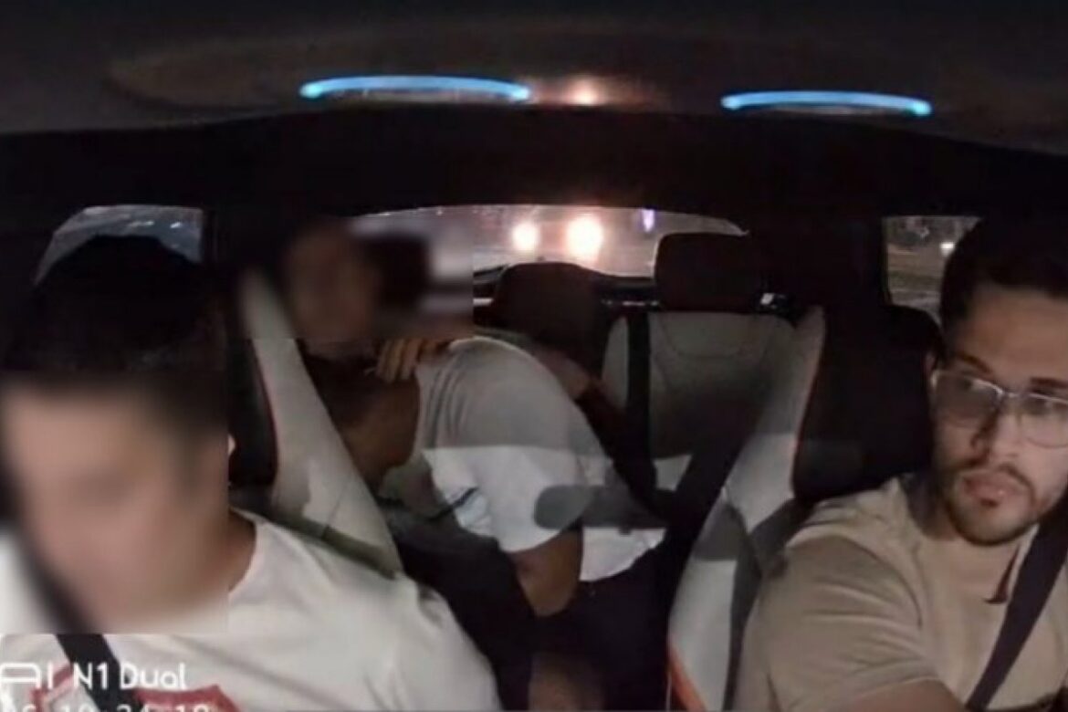 casal-faz-sexo-oral-em-carro-por-aplicativo-e-motorista-e-agredido-apos-reclamar