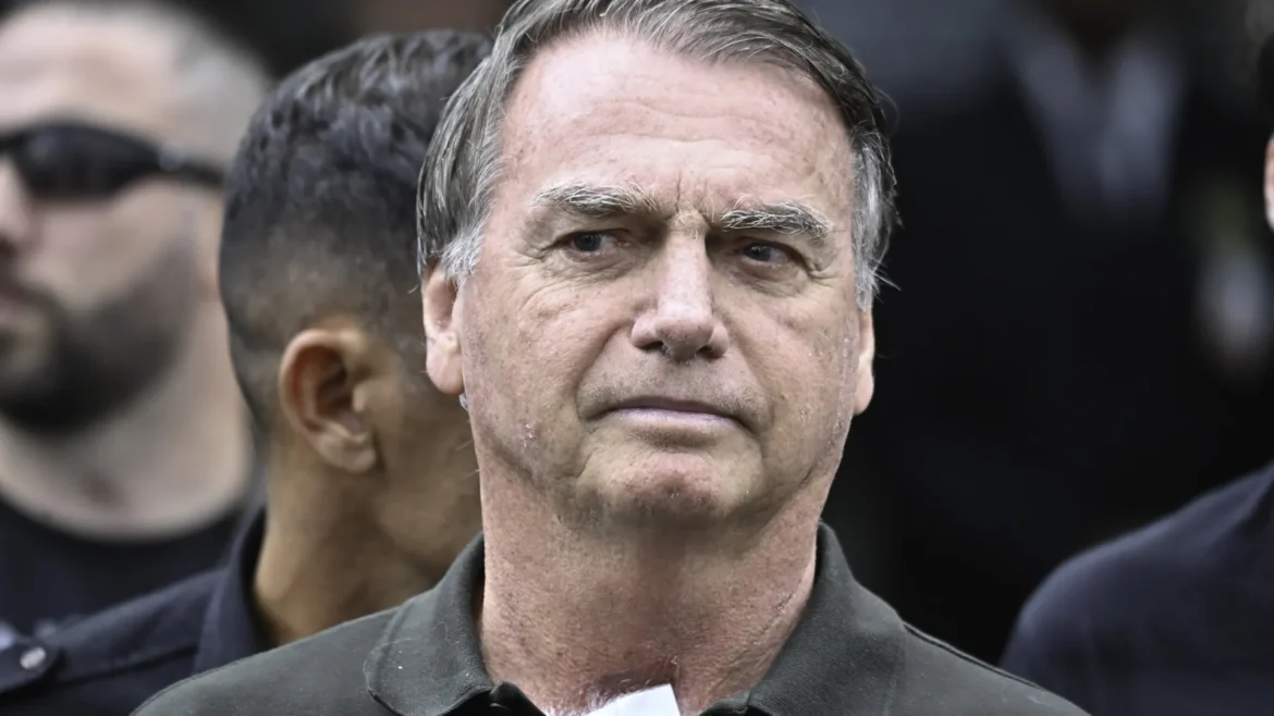 bolsonaro-completa-6-meses-preso-com-briga-por-sobrevivencia-do-cla-e-em-negociacao-por-domiciliar