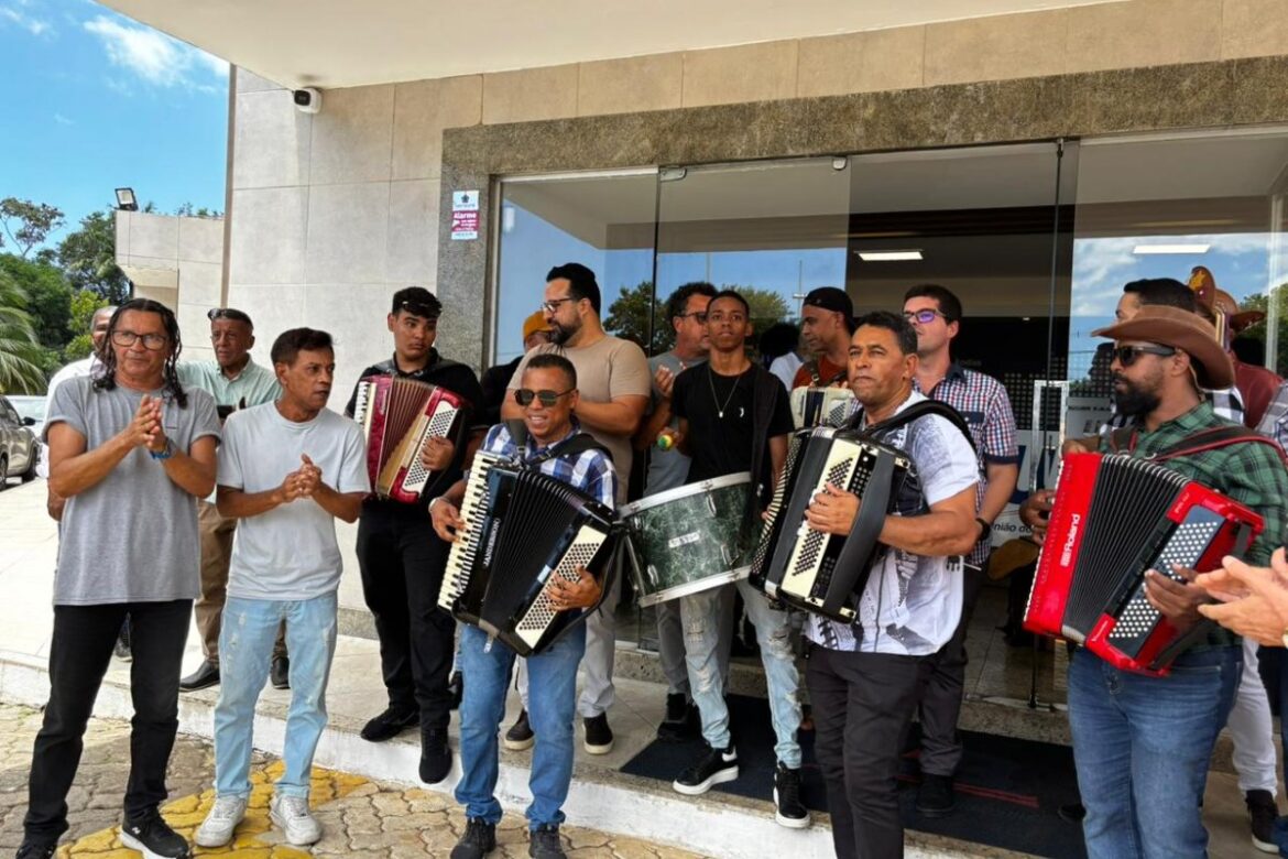 video:-forrozeiros-se-reunem-na-upb-para-exigir-minimo-de-50%-das-contratacoes-de-artistas-locais-nos-festejos-juninos