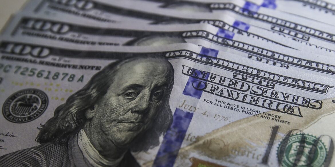 dolar-cai-para-r$-5,22,-em-linha-com-o-mercado-externo