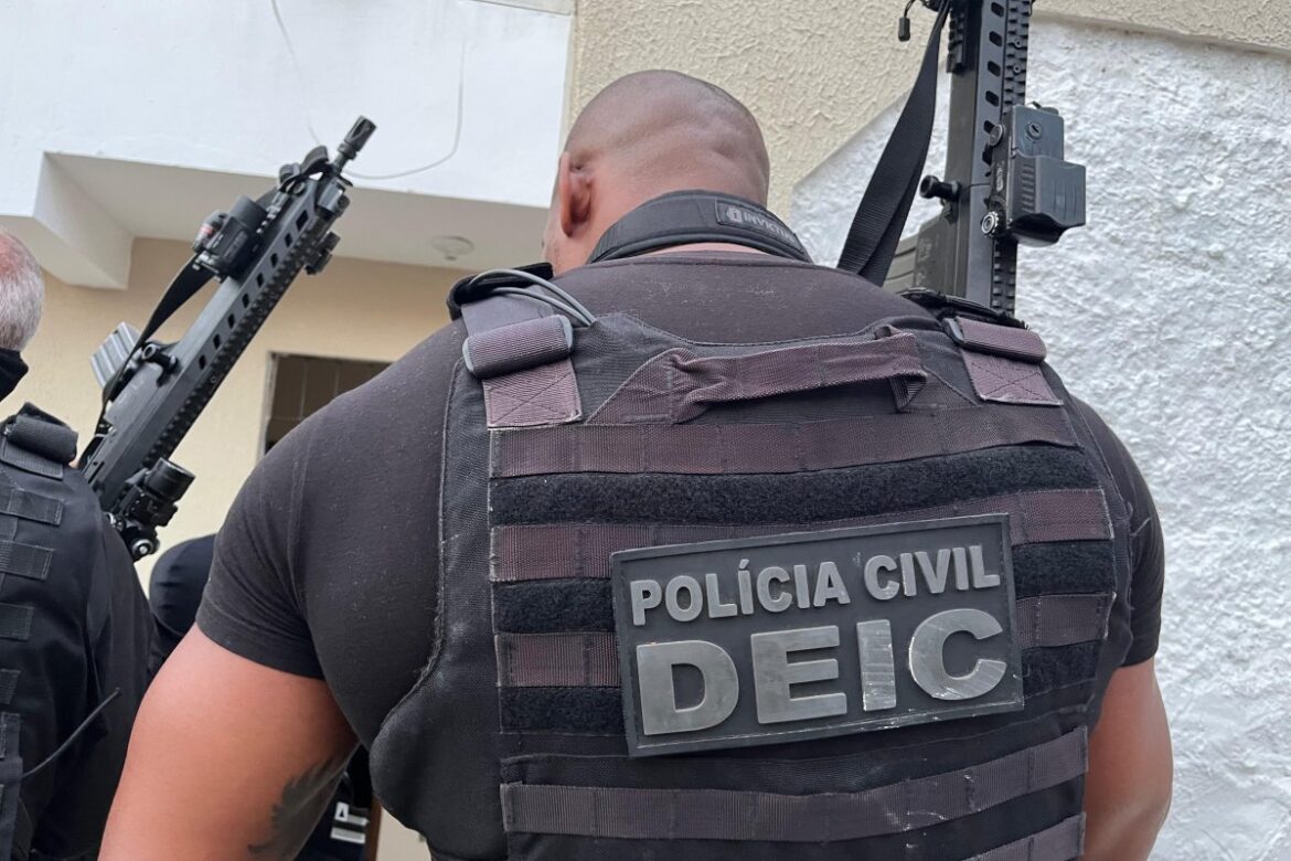 policia-prende-suspeito-de-fabricar-submetralhadoras-artesanais-em-salvador