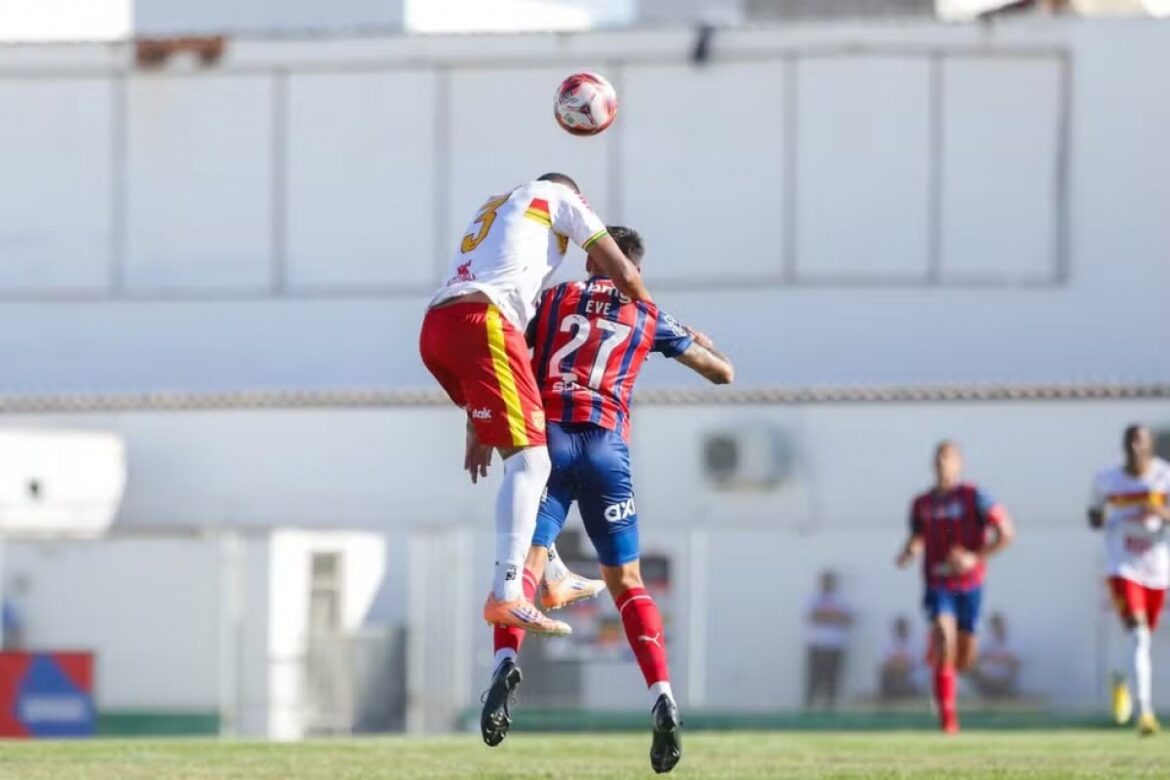 bahia-x-juazeirense:-arbitro-poe-em-sumula-invasao-de-campo-e-queda-de-torre-de-iluminacao-do-estadio