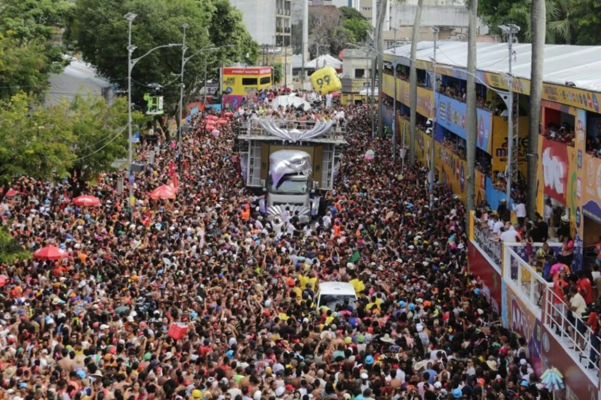 celular-roubado-e-recuperado-e-suspeito-e-preso-em-flagrante-no-carnaval-de-salvador