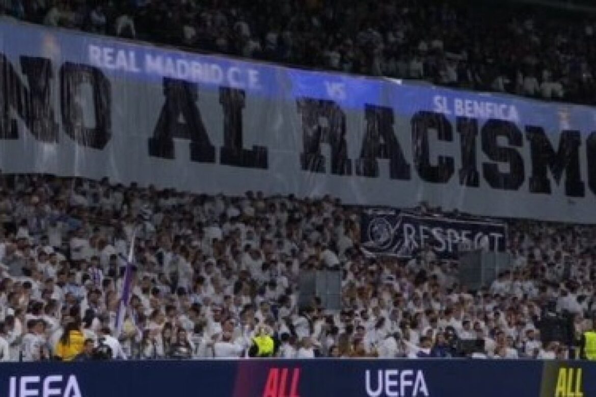 torcida-do-real-madrid-exibe-faixa-gigante-em-apoio-a-vini-jr