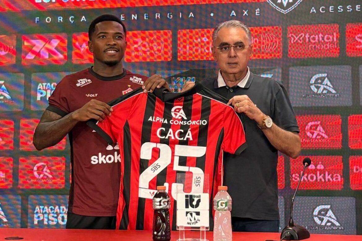 apresentado-oficialmente-no-vitoria,-caca-diz-que-acompanhara-elenco-na-final-do-baiano