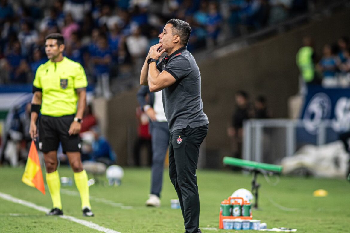 jair-ventura-aponta-falhas-e-cobra-reacao-apos-derrota-do-vitoria