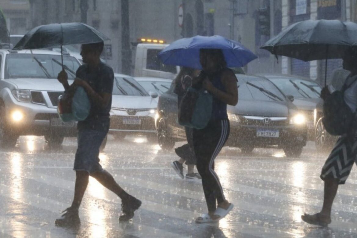inmet-emite-alerta-de-chuvas-intensas-para-regioes-da-bahia-nesta-segunda-(20)