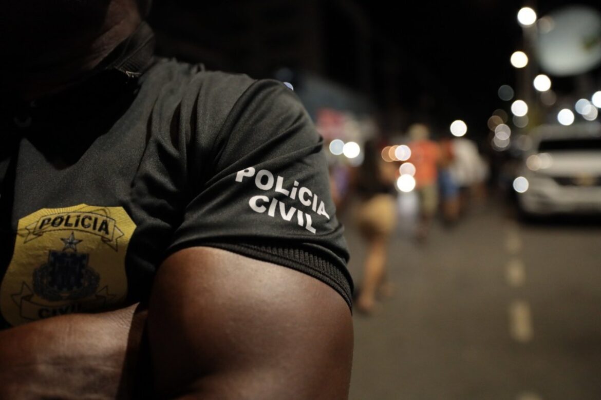 policia-civil-prende-homem-com-mandado-de-prisao-preventiva-durante-festejos-em-teixeira-de-freitas